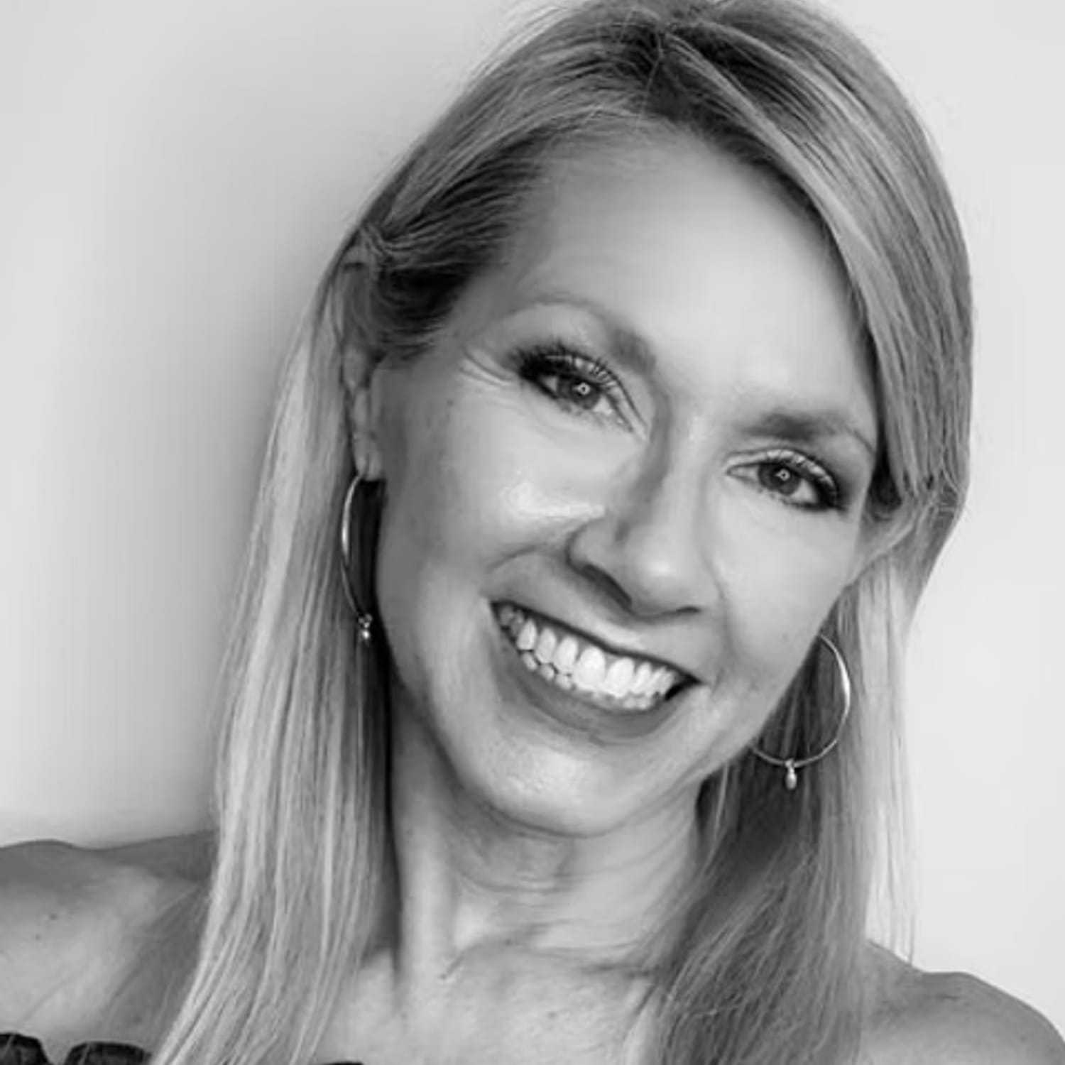 Portrait of Vicki Jaycox, a professional stylist at Dominic Michael Salon, showcasing their expertise and style.