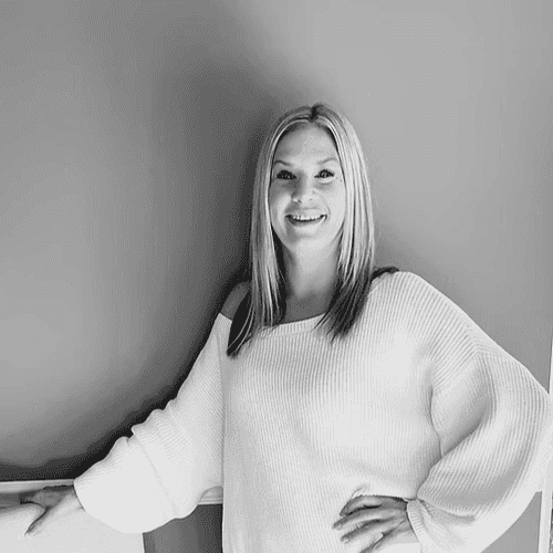 Portrait of Jillian Briggs, a professional stylist at Dominic Michael Salon, showcasing their expertise and style.